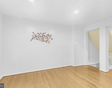 7113 Latour Court - Photo Thumbnail 12