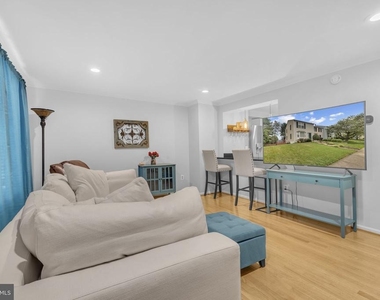 7113 Latour Court - Photo Thumbnail 2