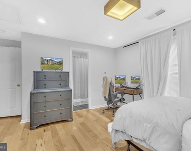 7113 Latour Court - Photo Thumbnail 22