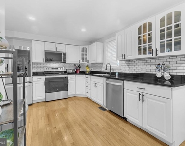 7113 Latour Court - Photo Thumbnail 8