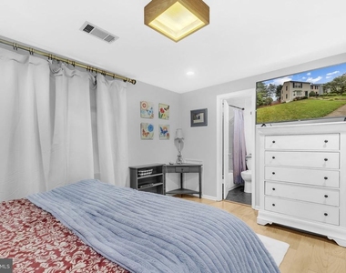 7113 Latour Court - Photo Thumbnail 18