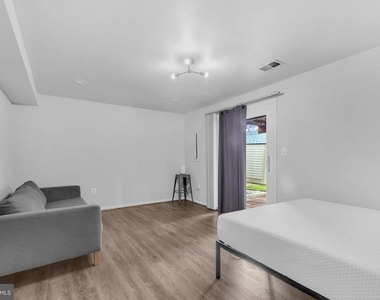 7113 Latour Court - Photo Thumbnail 15