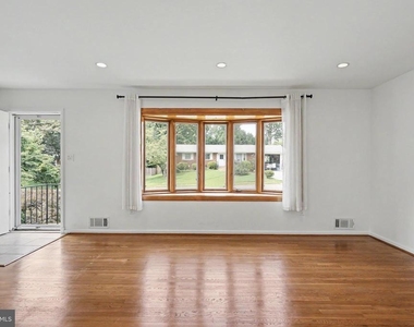 604 Yeonas Drive Sw - Photo Thumbnail 6