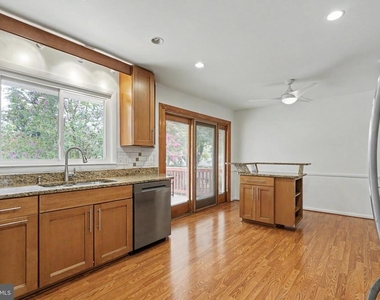 604 Yeonas Drive Sw - Photo Thumbnail 8