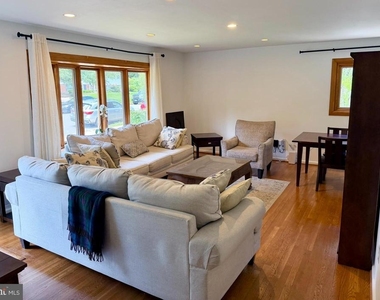 604 Yeonas Drive Sw - Photo Thumbnail 3