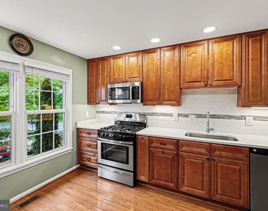 7468 Brighouse Court - Photo Thumbnail 6