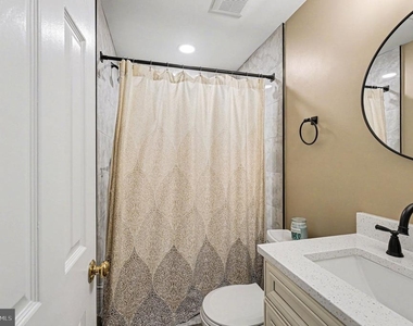 7468 Brighouse Court - Photo Thumbnail 17