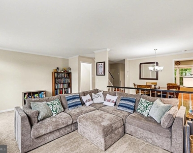 7468 Brighouse Court - Photo Thumbnail 4