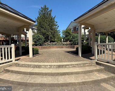 5832 Apsley House Court - Photo Thumbnail 32