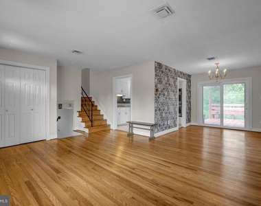 8905 Valley Forge Drive - Photo Thumbnail 6