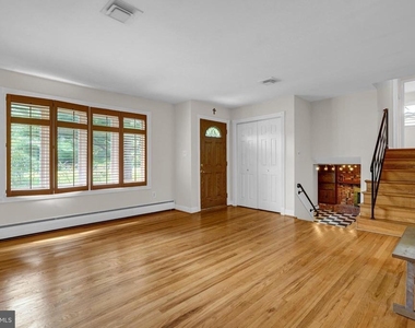 8905 Valley Forge Drive - Photo Thumbnail 7