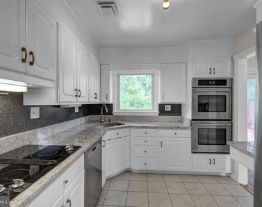 8905 Valley Forge Drive - Photo Thumbnail 9
