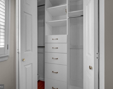 8905 Valley Forge Drive - Photo Thumbnail 12
