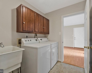 1215 Delta Glen Court - Photo Thumbnail 24