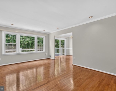 8006 Lady Lewis Court - Photo Thumbnail 4