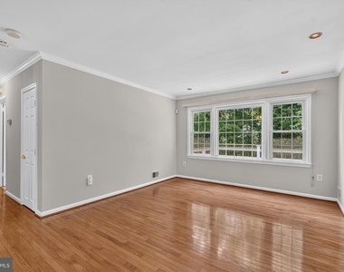 8006 Lady Lewis Court - Photo Thumbnail 5