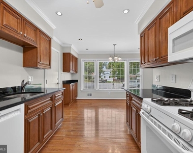 8006 Lady Lewis Court - Photo Thumbnail 12