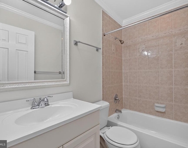 8006 Lady Lewis Court - Photo Thumbnail 16