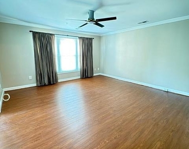 1811 Fallbrook Lane - Photo Thumbnail 7