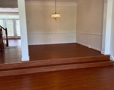 1811 Fallbrook Lane - Photo Thumbnail 6