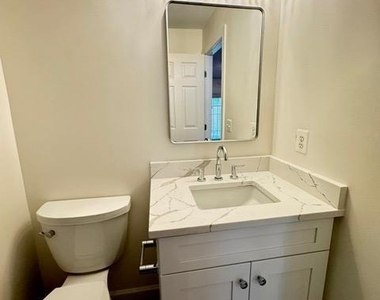 1811 Fallbrook Lane - Photo Thumbnail 34