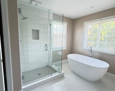 1811 Fallbrook Lane - Photo Thumbnail 10