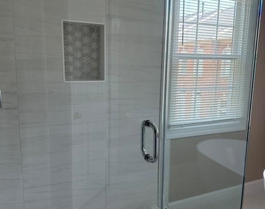 1811 Fallbrook Lane - Photo Thumbnail 21