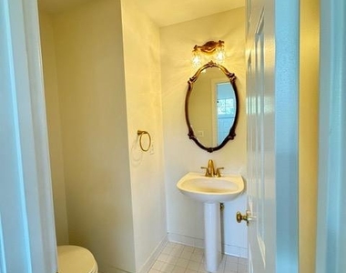 1811 Fallbrook Lane - Photo Thumbnail 31
