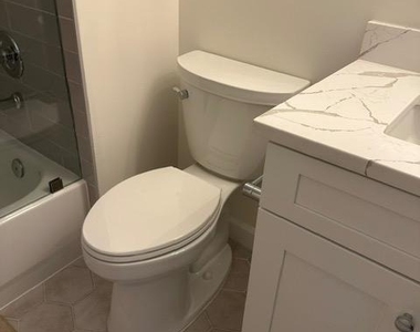 1811 Fallbrook Lane - Photo Thumbnail 14