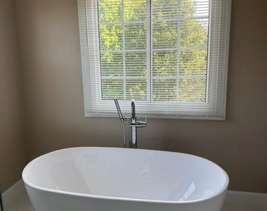 1811 Fallbrook Lane - Photo Thumbnail 20
