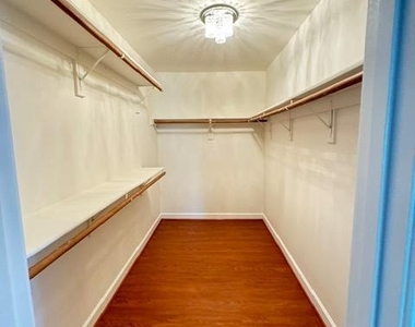 1811 Fallbrook Lane - Photo Thumbnail 8