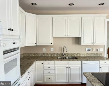1811 Fallbrook Lane - Photo Thumbnail 25