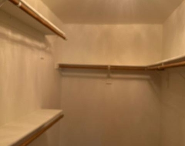 1811 Fallbrook Lane - Photo Thumbnail 18