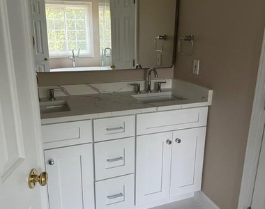 1811 Fallbrook Lane - Photo Thumbnail 22
