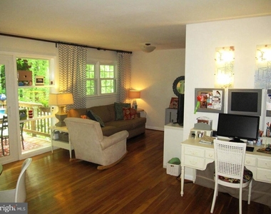 3913 Moss Drive - Photo Thumbnail 1