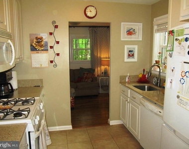 3913 Moss Drive - Photo Thumbnail 2
