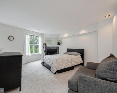 7317 Castleberg Court - Photo Thumbnail 14