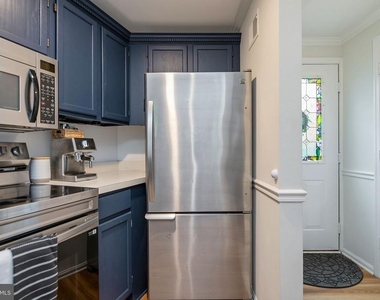 7317 Castleberg Court - Photo Thumbnail 4