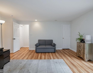 7317 Castleberg Court - Photo Thumbnail 23