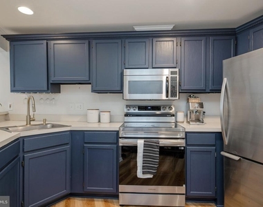 7317 Castleberg Court - Photo Thumbnail 2