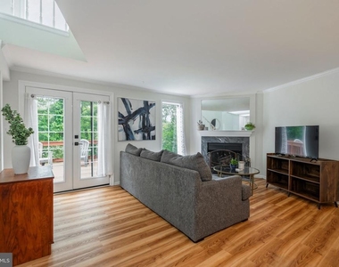 7317 Castleberg Court - Photo Thumbnail 6