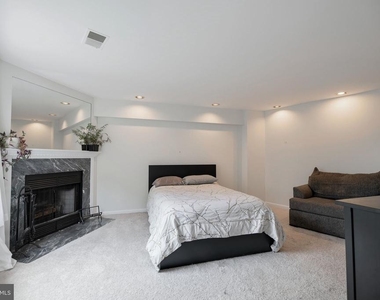 7317 Castleberg Court - Photo Thumbnail 12