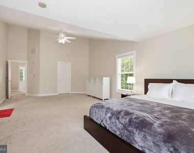 3826 Elmwood Towne Way - Photo Thumbnail 12