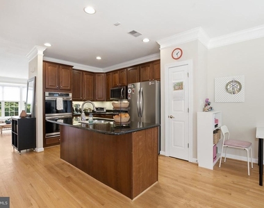 3826 Elmwood Towne Way - Photo Thumbnail 8