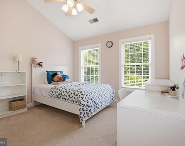 3826 Elmwood Towne Way - Photo Thumbnail 15