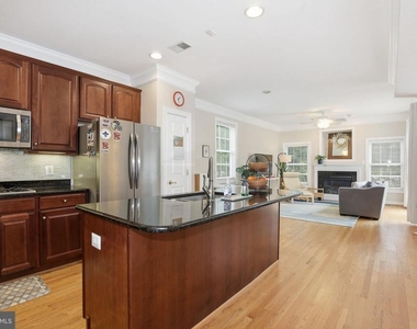 3826 Elmwood Towne Way - Photo Thumbnail 9