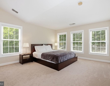 3826 Elmwood Towne Way - Photo Thumbnail 11