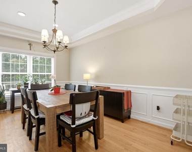 3826 Elmwood Towne Way - Photo Thumbnail 3