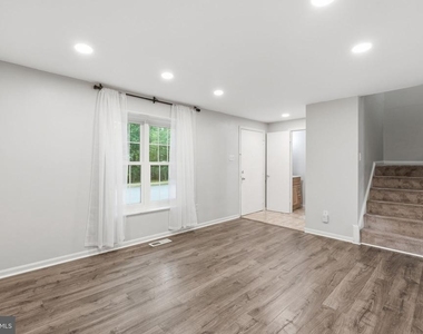 9018 Jersey Drive - Photo Thumbnail 2