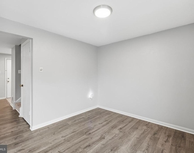9018 Jersey Drive - Photo Thumbnail 5